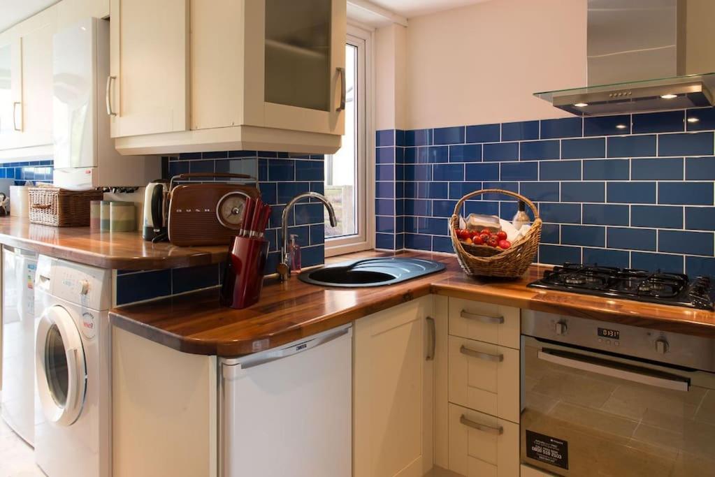 Meddlars A Historic Cottage On The Countryside Edge Of A Vibrant Market Town Hadleigh  Buitenkant foto