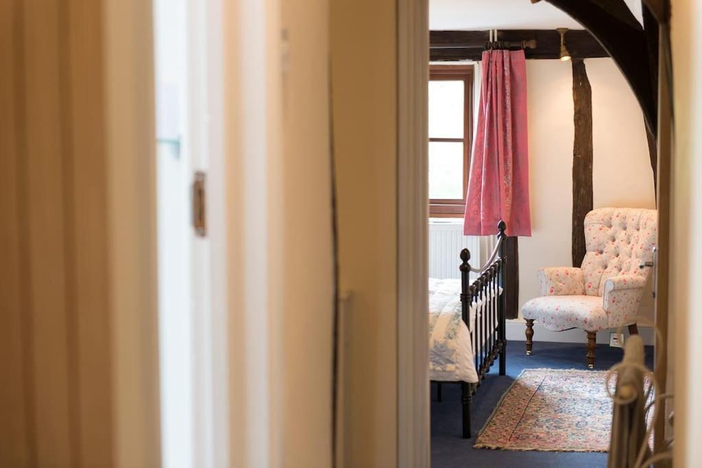 Meddlars A Historic Cottage On The Countryside Edge Of A Vibrant Market Town Hadleigh  Buitenkant foto